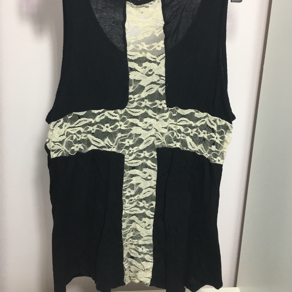 Lacy cross back tank rue 21 size S Price Drop‼️